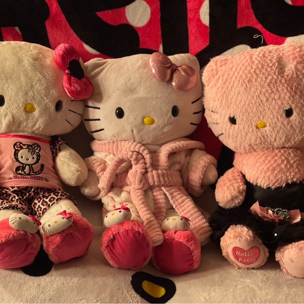 Hello Kitty Build a bear fully clothed and still new